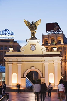 Images Dated 6th June 2009: Archangel Michael statue in Maidan Nezalezhnosti (Independence Square)