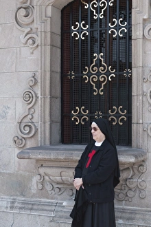 Images Dated 13th October 2009: The Archbishops Palace near the Basilica Cathedral of Lima, Lima, Peru
