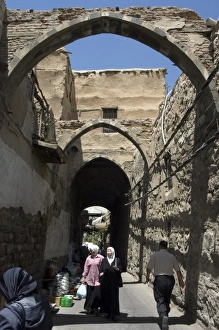 Damascus Prints: Arched road