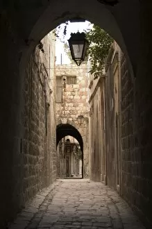 Images Dated 12th January 2000: Arched streets of old town Al-Jdeida