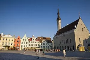Architecture in Raekoja plats (Town Hall Square), Old Town, UNESCO World Heritage Site, Tallinn, Estonia, Europe