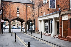 Tyneside Prints: Archway leading to Front Street
