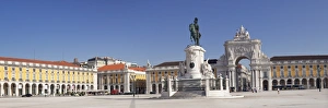 Arco da Rua Augusta triumphal arch, King Jose I Monument, Praca do Comercio, Baixa