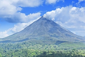 Images Dated 19th March 2009: Arenal volcano, La Fortuna, Costa Rica, Central America