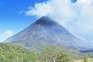 Images Dated 19th March 2009: Arenal volcano, La Fortuna, Costa Rica, Central America