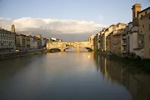 Images Dated 30th May 2007: The Arno River and Ponte Vecchio, Florence, Tuscany, Italy, Europe