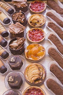 Images Dated 23rd September 2008: The art of the French patissiere, Tours, Loire Valley, France, Europe