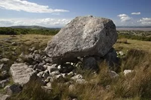 Moor Collection: Arthurs Stone (Maen Ceti, Maen Cetty) a Neolithic chambered dolmen, Gower Peninsula, Swansea
