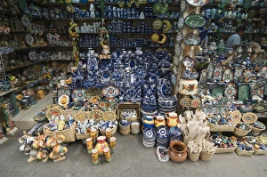 Images Dated 19th April 2008: In the artisans market, San Miguel de Allende (San Miguel), Guanajuato State