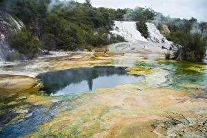 Images Dated 24th April 2011: Artists Palette and Rainbow Terrace at Orakei Korako Thermal Park, The Hidden Valley