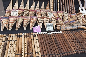 Images Dated 17th October 2009: Arts and Craft market, Urubamba, Peru, South America