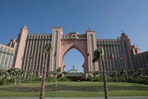 Images Dated 28th October 2008: Atlantis Hotel, The Palm Jumeirah, Arabian Gulf, Dubai, United Arab Emirates, Middle East