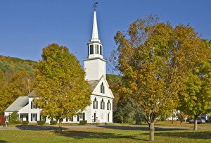 Images Dated 11th October 2008: Autumn colours around traditional white timber clapperboard church, Townshend