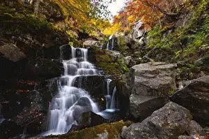 Blurry Prints: Autumn at the Dardagna waterfalls