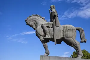 Avlabari, Equestrian Statue of King Vakhtang Gorgasali beside Metekhi Church, Tbilisi, Georgia, Caucasus, Central Asia, Asia