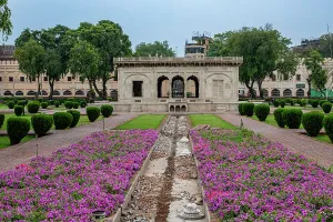 Landscaping Prints: Badshahi Mosque surrounded by gardens and flowers in Lahore, Pakistan on a cloudy day