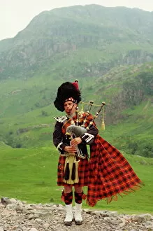 Images Dated 7th January 2000: Bagpiper, Glencoe