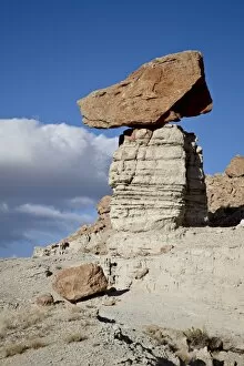 Images Dated 24th January 2010: Balanced rock in Plaza Blanca Badlands (The Sierra Negra Badlands), New Mexico