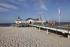 Images Dated 6th August 2009: Baltic Sea spa of Ahlbeck, Usedom, Mecklenburg-Western Pomerania, Germany, Europe