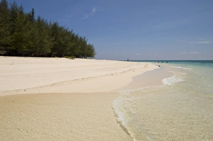 Images Dated 19th January 2000: Bamboo Island near Phi Phi Don Island