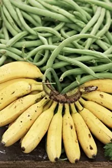 Healthy Food Collection: Bananas and green beans at the market