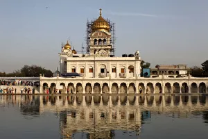 Images Dated 6th April 2010: Bangla Sahib Gurdwara, New Delhi, India, Asia