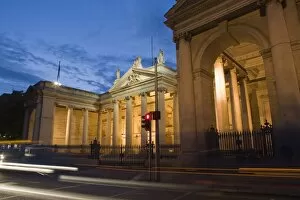 Images Dated 13th September 2006: Bank of Ireland, evening, Dublin, Republic of Ireland, Europe