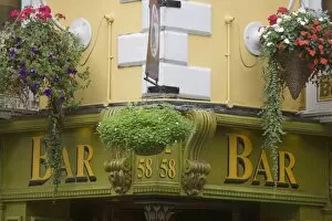 Bar sign and flowers, Temple Bar, Dublin, Republic of Ireland, Europe