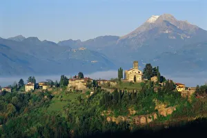 Images Dated 4th August 2008: Barga, Tuscany