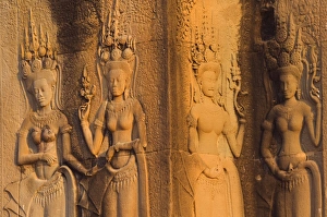 Bas relief stone carvings of apsaras, Angkor Wat, Angkor, UNESCO World Heritage Site