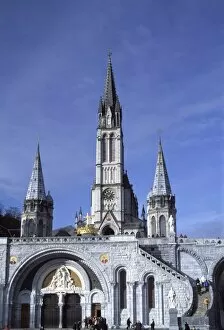 Images Dated 6th January 2010: The Basilica, Lourdes, Hautes-Pyrenees, France, Europe