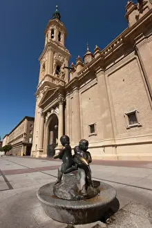 Basilica de Nuestra Senora del Pilar dominates the expanse of the Plaza del Pilar in the centre of Zaragoza