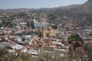 Images Dated 23rd April 2008: The Basilica de Nuestra Senora de Guanajuato, the yellow building in centre