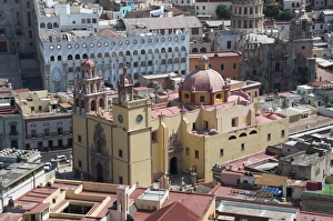 Images Dated 23rd April 2008: The Basilica de Nuestra Senora de Guanajuato, the yellow building in foreground