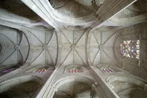 Nave Prints: Batalha monastery nave, UNESCO World Heritage Site, Batalha, Estremadura, Portugal