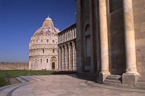 Battistero dating from between the 1th and 14th centuries