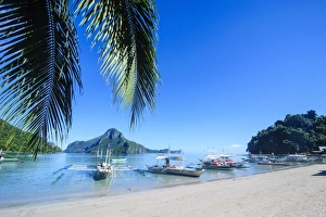 The bay of El Nido with outrigger boats, Bacuit Archipelago, Palawan, Philippines, Southeast Asia, Asia