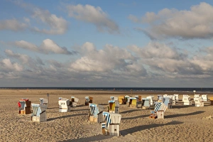 Beach chairs on the beach of Sankt Peter Ording, Eiderstedt Peninsula, Nordfriesland, Schleswig Holstein, Germany, Europe