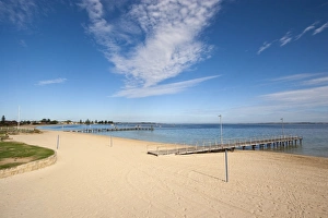 Images Dated 9th March 2005: The beach on Cockburn Sound at Rockingham, a southern suburb of Perth near Fremantle Port
