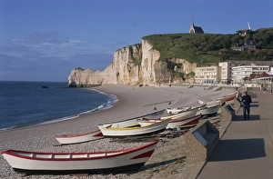Beach and Falaise d Amont, Etretat, Cote d Albatre, Haute Normandie