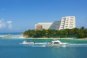Quintana Roo Prints: Beach in hotel zone, Cancun, Riviera Maya, Quintana Roo state, Mexico, North America