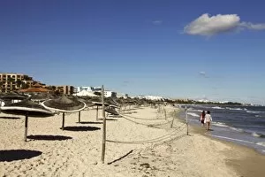 Images Dated 26th October 2010: Beach scene in the tourist zone on the Mediterranean Sea, Sousse, Gulf of Hammamet