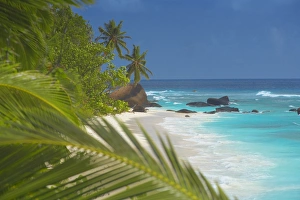 Images Dated 22nd June 2007: Empty beach, Seychelles, Indian Ocean, Africa