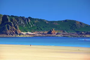 Channel Islands Collection: Beach at St. Brelades Bay, Jersey, Channel Islands, Europe