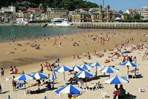 Images Dated 8th September 2008: Beach and town view, San Sebastian, Basque country, Euskadi, Spain, Europe