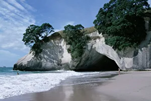 Images Dated 6th August 2008: Beach, white chalk cliffs