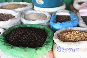 Images Dated 3rd November 2009: Beans, Municipal Market (Mercado Municipal), Masaya, Nicaragua, Central America