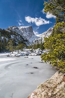 Images Dated 12th October 2009: Bear Lake in winter, Rocky Mountain National Park, Colorado, United States of America, North America