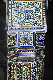 Mughal Prints: Beautiful inlay work on pillar the Juna Mahal Fort
