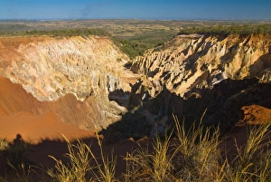 Images Dated 1st September 2008: Beautiful valley with sandstone formations, Ankarafantsika National Park